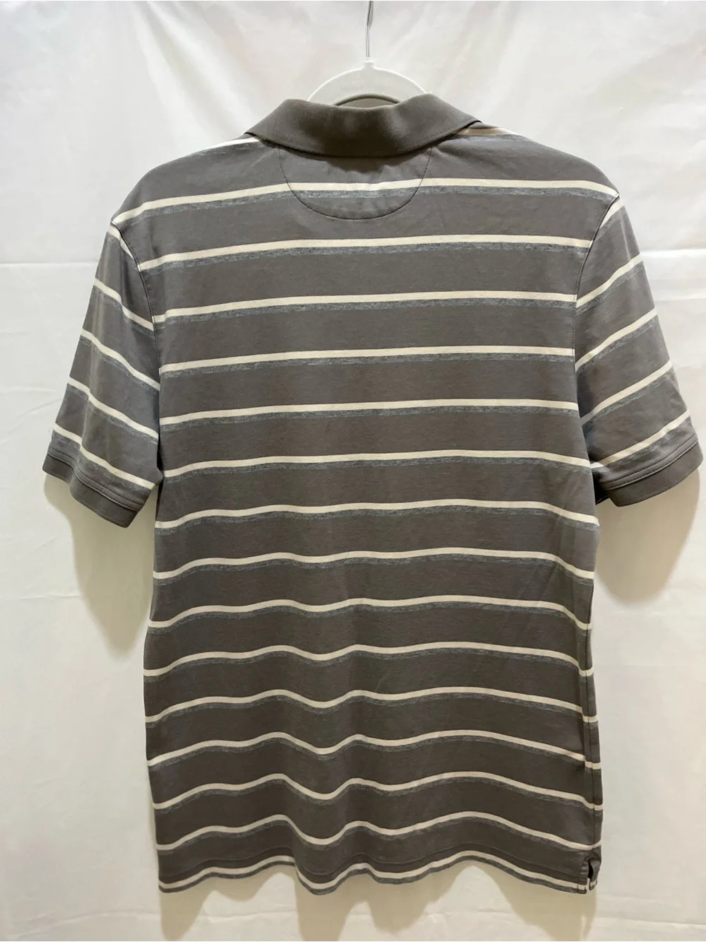 Men’s Banana Republic Gray and White Striped Polo Medium 100% cotton